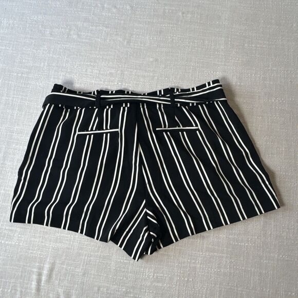 Torrid Womens 18 Black White Stripe Flowy High‎ Waisted Pleated Paper Bag Shorts - Picture 2 of 11